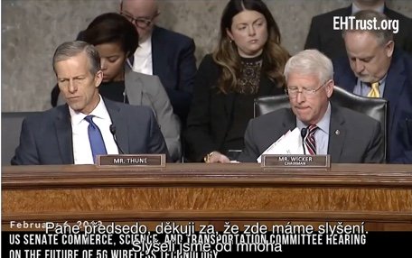 Senátor Blumenthal při zasedání v americkém senátu. Zástupci mobilních operátorů nemají žádnou zdravotní studii portvzující nezávadnost technologie 5G.